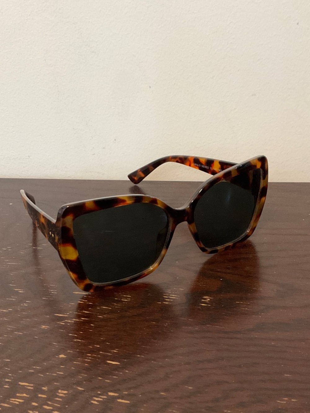 Tortoiseshell Square Frame Sunglasses - Dark Lens